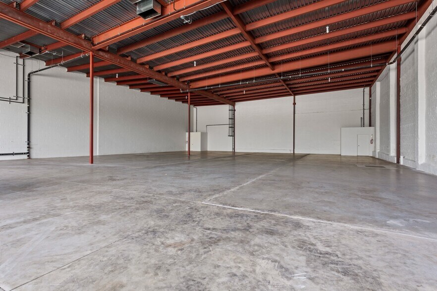 Primary Photo Of 55 Kent Ave, Brooklyn Storefront For Lease