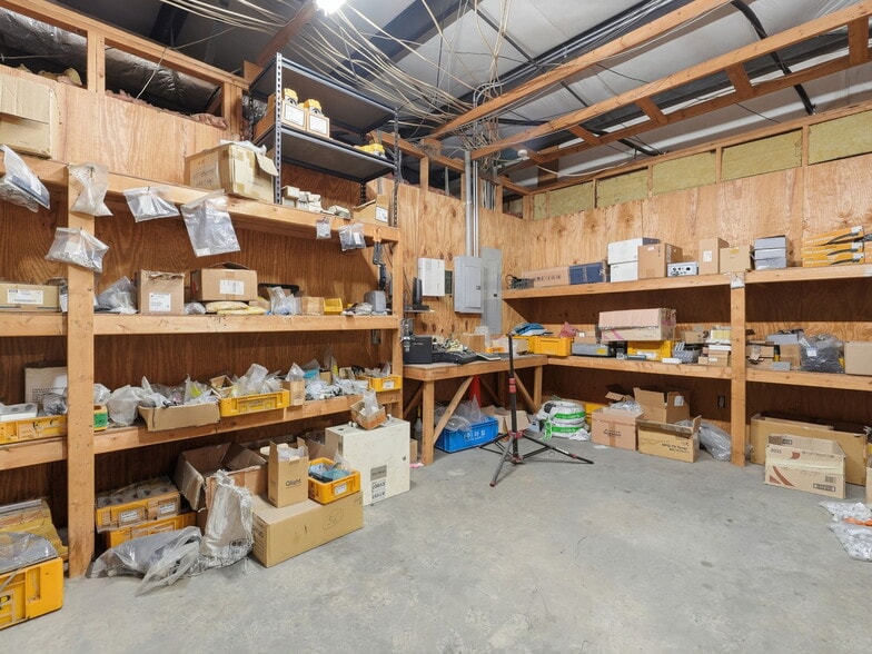 More Photos Of 112 Corporate Park East Dr, Lagrange Industrial For Sale