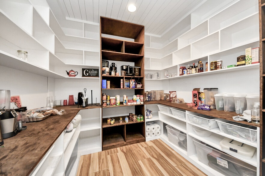 More Photos Of 17188 Highway 321, Dayton Specialty For Sale