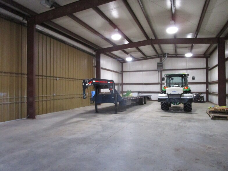 More Photos Of 2105 N Vfw Rd, Garden City Industrial For Lease