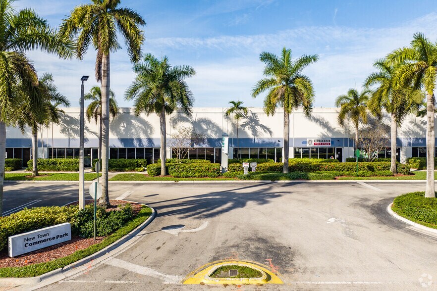 More Photos Of 4350 Oakes Rd, Davie Flex For Lease