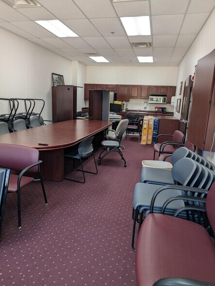 More Photos Of 935 S South St, Wilmington Unknown For Lease