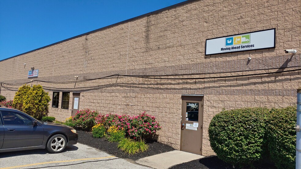 More Photos Of 35160 Topps Industrial Pky, Willoughby Flex For Lease