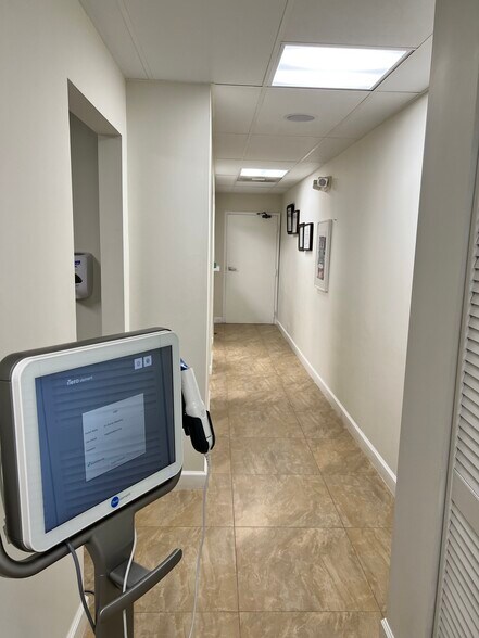 More Photos Of 3035 E Commercial Blvd, Fort Lauderdale Medical For Sale