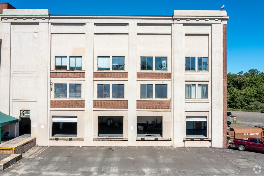 More Photos Of 290 Pratt St, Meriden Light Manufacturing For Lease