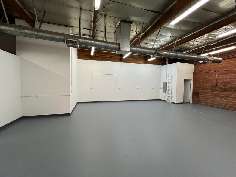More Photos Of 7401 Laurel Canyon Blvd, North Hollywood Warehouse For Lease