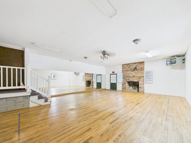 More Photos Of 40 E Genesee St, Auburn Storefront Retail Residential For Sale