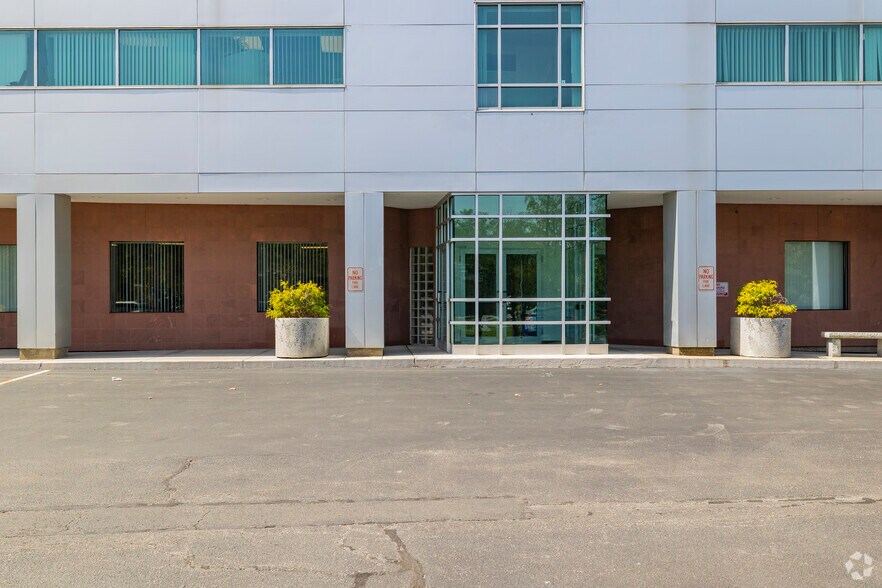 More Photos Of 547 Amherst St, Nashua Medical For Lease