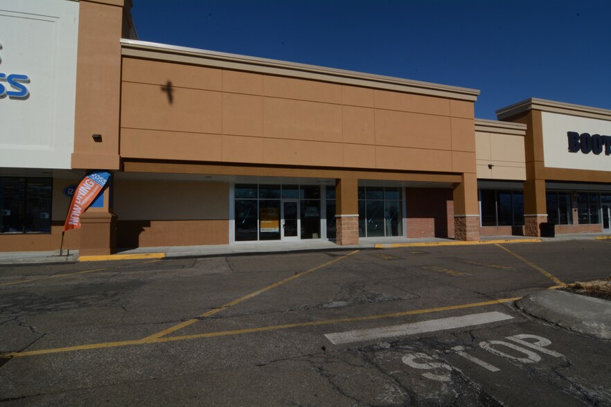 More Photos Of 1080-1140 Old Country Rd, Riverhead Unknown For Lease