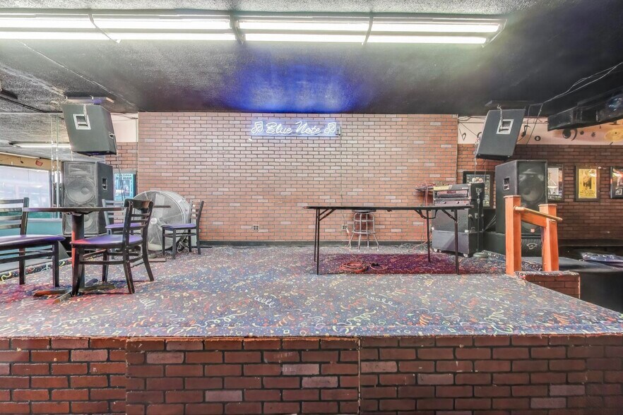 More Photos Of 1715 W Roosevelt Rd, Broadview General Retail For Lease