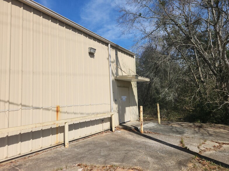 More Photos Of 13115 N Wintzell Ave, Bayou La Batre Freestanding For Sale