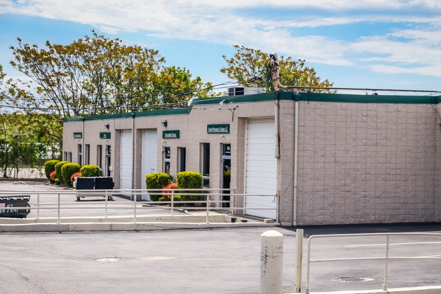 More Photos Of 14-38 East Mall, Plainview Warehouse For Lease