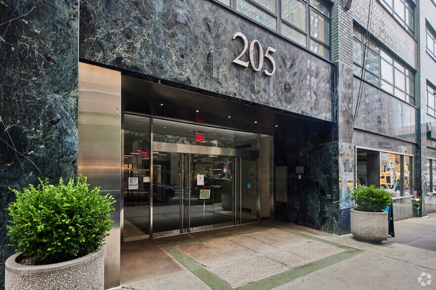 More Photos Of 205 Lexington Ave, New York Office For Lease