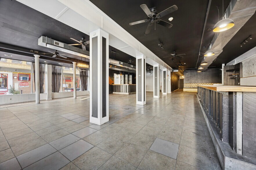 More Photos Of 118-122 Market St, Philadelphia Apartments For Lease
