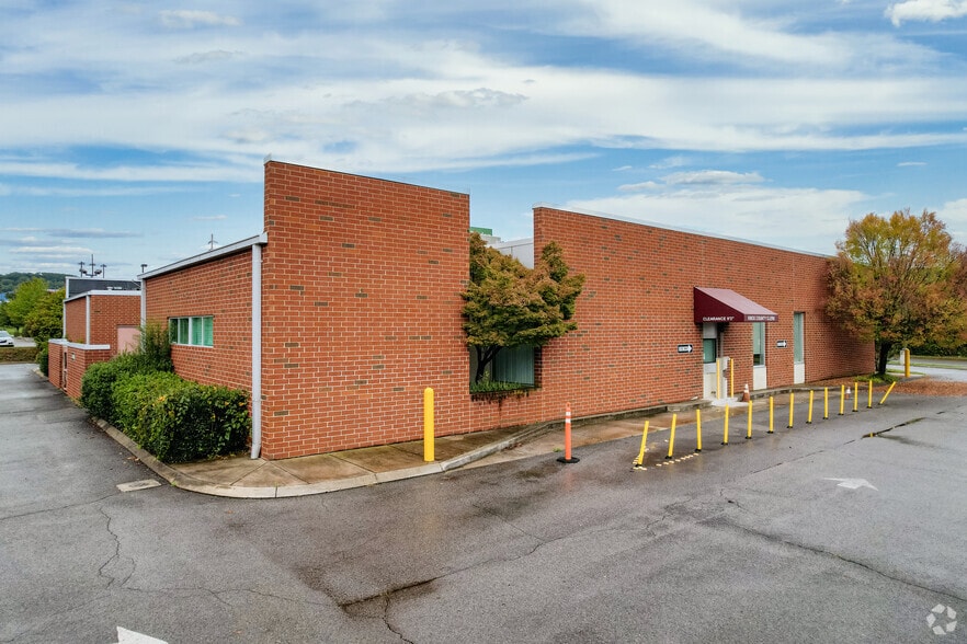 More Photos Of 3010 Mall Rd South, Knoxville Freestanding For Sale