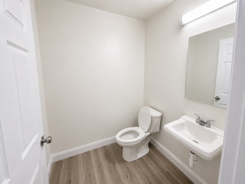 More Photos Of 5100 E Broadway Ave, Tampa Showroom For Sale