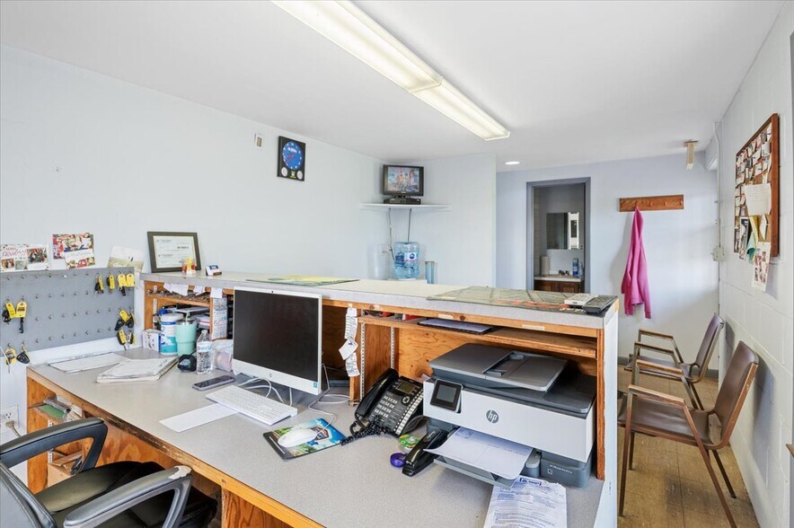 More Photos Of 45845 Cr-48, Southold Auto Repair For Sale