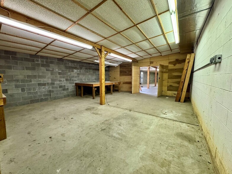 More Photos Of 868 State Route 3 and 12, Hinton Flex For Sale