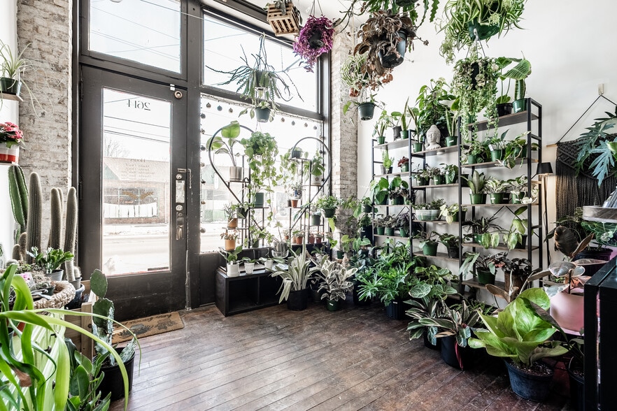 More Photos Of 2614 Shelby St, Indianapolis General Retail For Lease