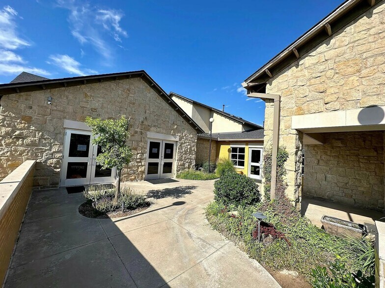 More Photos Of 3 Care Cir, Amarillo Medical For Sale