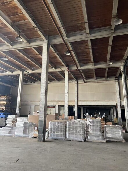 More Photos Of 246-250 E Fourth St, Mansfield Distribution For Lease