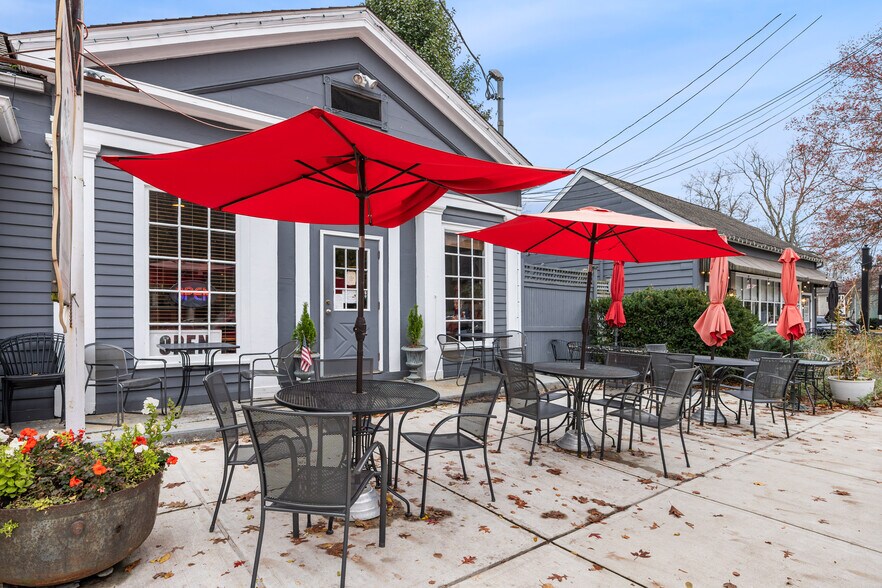 More Photos Of 25 N Main St, Kent Storefront Retail Office For Lease