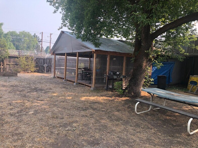 More Photos Of 28585 Hwy 70, Bonanza Restaurant For Sale