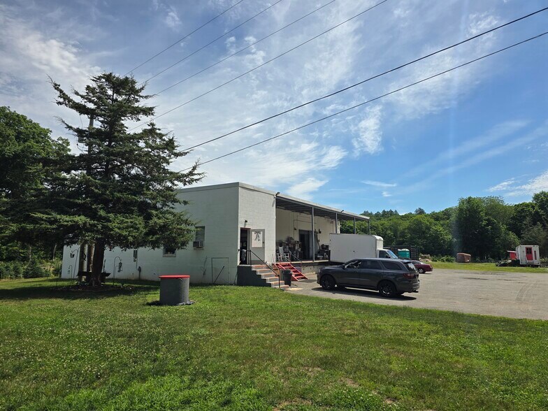 More Photos Of 11 Bunker Hill Rd, Andover Warehouse For Sale