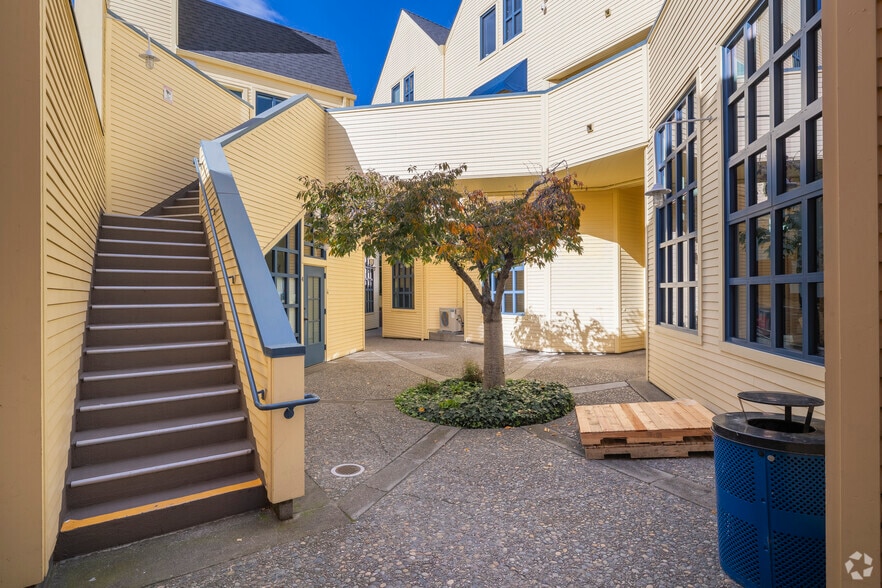 More Photos Of 2974-2980 College Ave, Berkeley Apartments For Lease