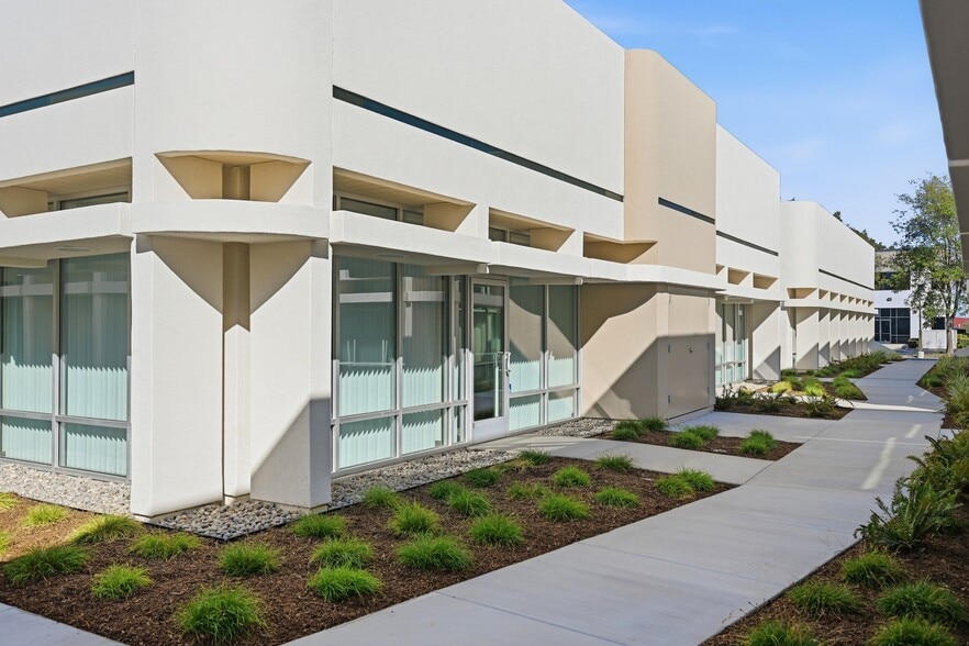 More Photos Of 1371 Warner Ave, Tustin Unknown For Lease