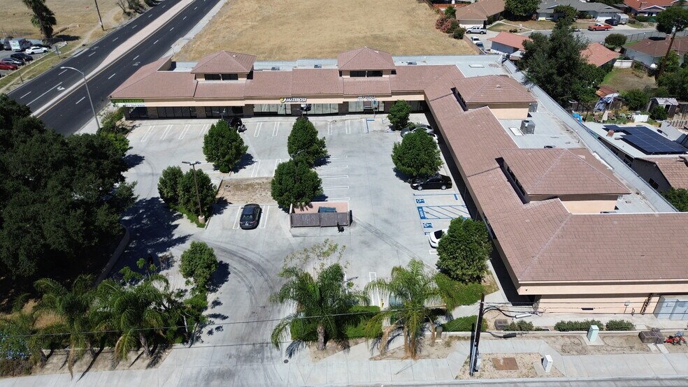More Photos Of 2888 E Florida Ave, Hemet Storefront Retail Office For Lease