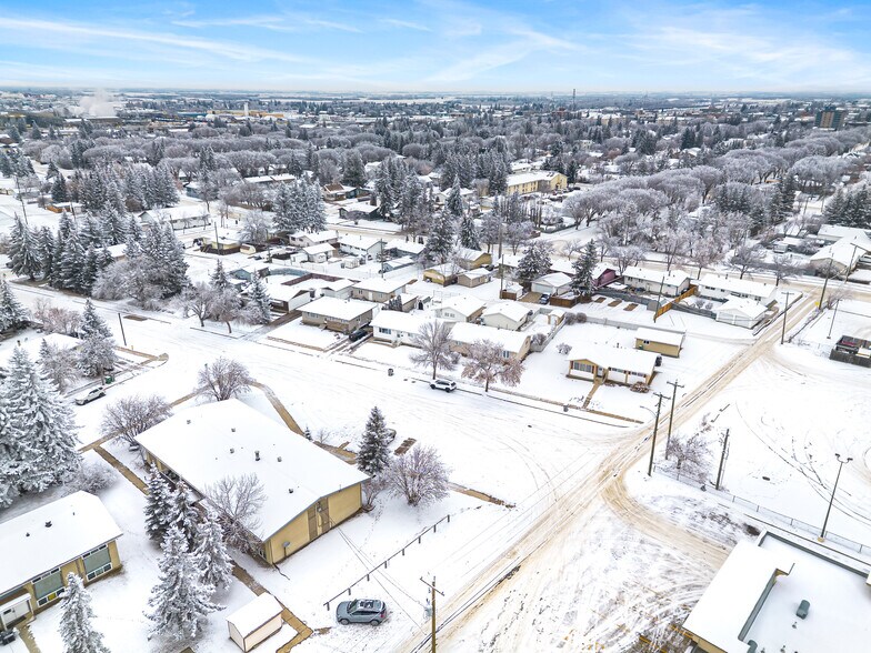 More Photos Of 4504 56A Av, Lloydminster Apartments For Sale