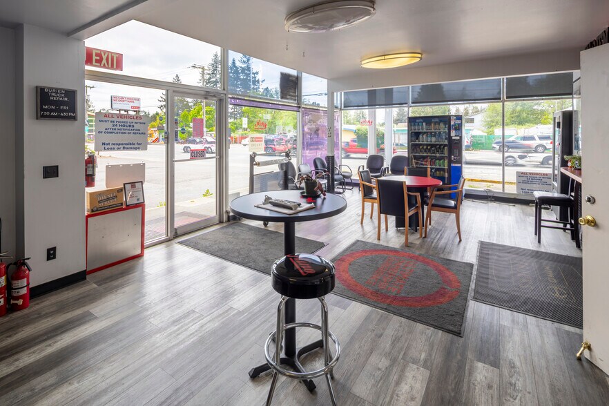 More Photos Of 14600 Ambaum Blvd SW, Burien Auto Repair For Lease