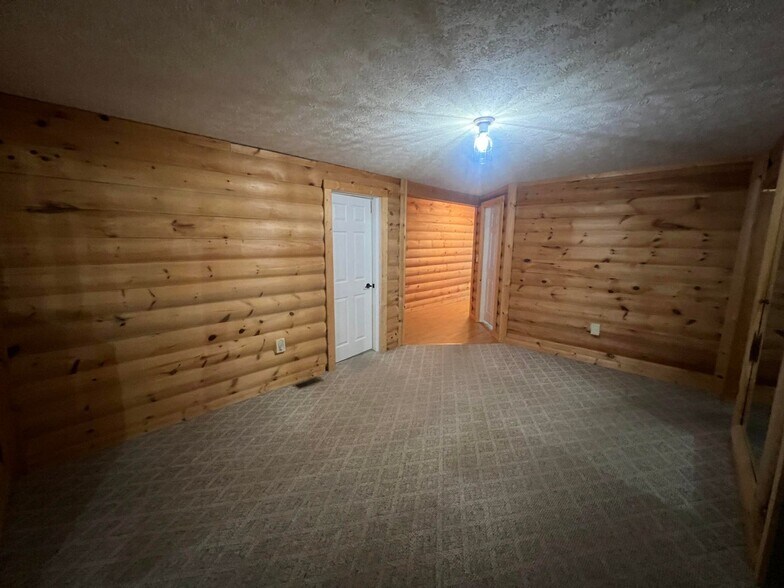 More Photos Of 380 S Main St, De Graff Light Manufacturing For Sale