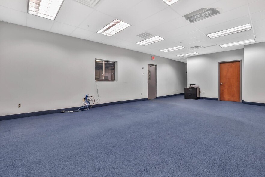 More Photos Of 240-260 W Nyack Rd, West Nyack Warehouse For Lease