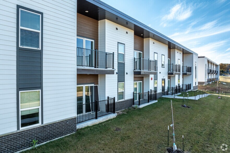 More Photos Of 3701-3761 Eastbrook Dr, Iowa City Apartments For Sale