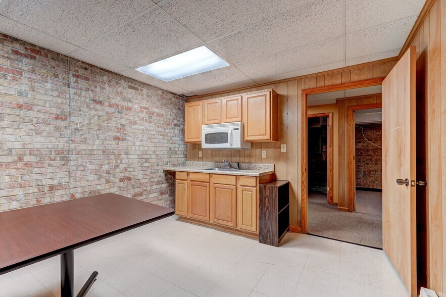 More Photos Of 3311 Burlington Rd, Greensboro Office For Sale