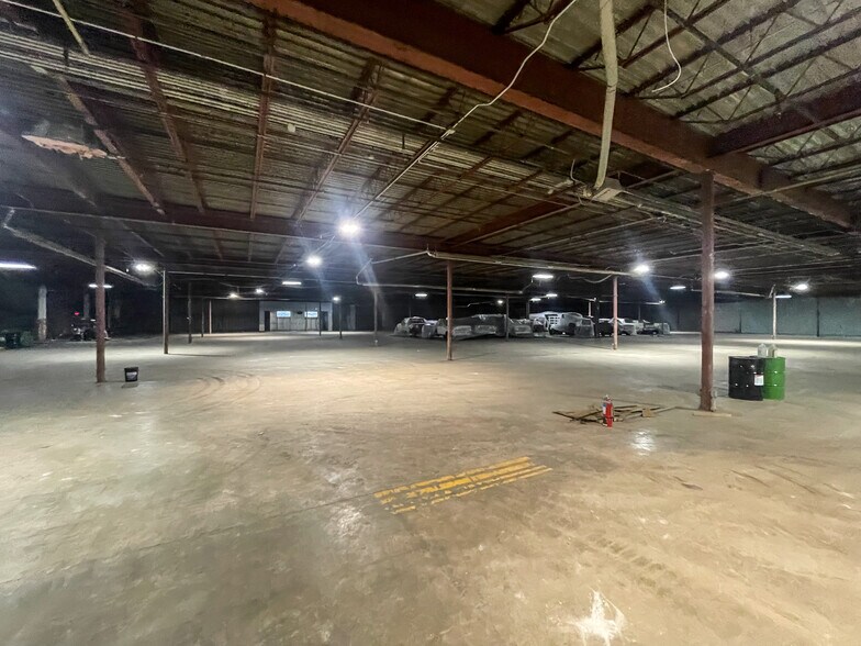 More Photos Of 2001 Elyria Ave, Lorain Warehouse For Lease