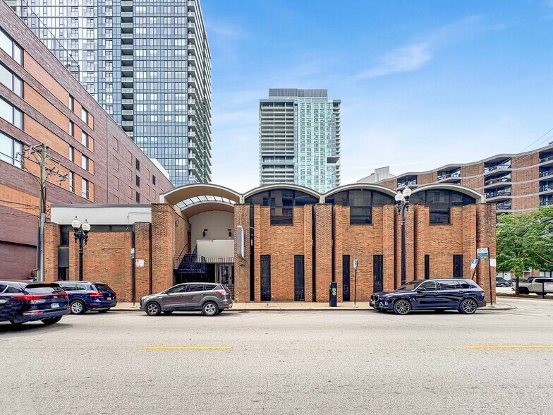More Photos Of 225 W Division St, Chicago Land For Sale