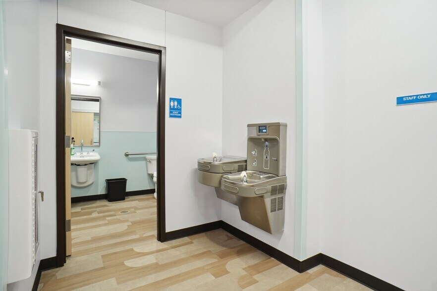 More Photos Of 6825 Manhattan Blvd, Fort Worth Medical For Sale