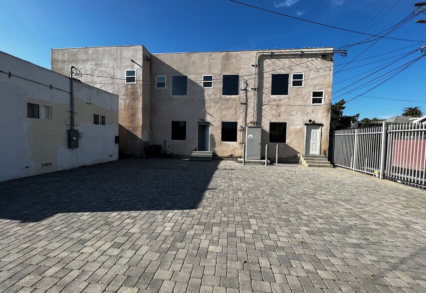 More Photos Of , Los Angeles Flex For Sale