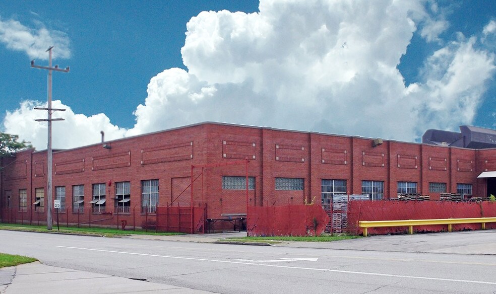 Primary Photo Of 403 N Main St, Niles Manufacturing For Sale