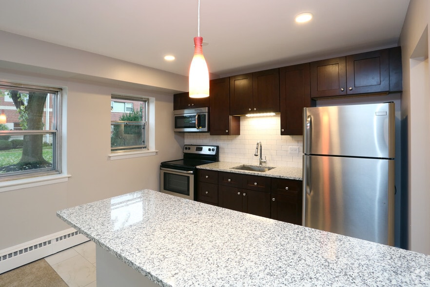 More Photos Of 501-551 W Euclid Ave, Arlington Heights Apartments For Sale