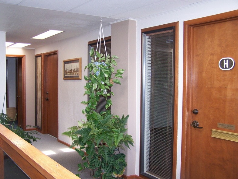 More Photos Of 1111 W Holly St, Bellingham Office For Lease