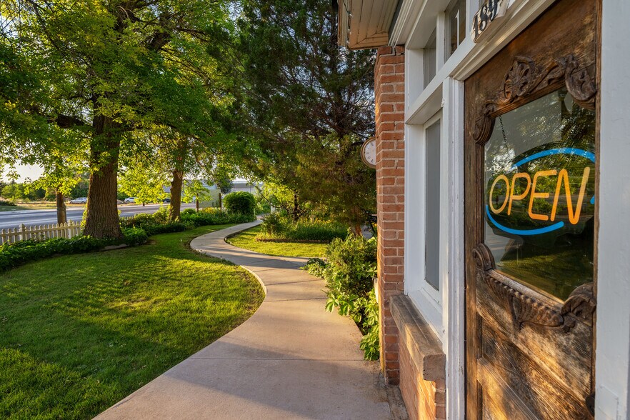More Photos Of 189 S Vernal Ave, Vernal General Retail For Sale