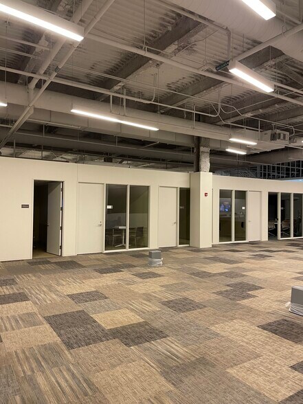 More Photos Of 49 W Maryland St, Indianapolis General Retail For Lease