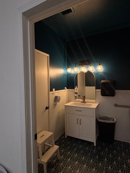 More Photos Of 41651 Corporate Way, Palm Desert Loft Creative Space For Lease