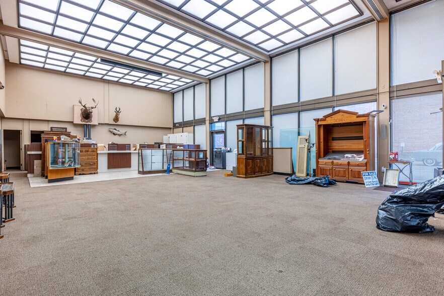 More Photos Of 125 W Spring St, Saint Marys Bank For Sale