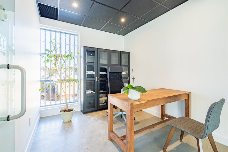 More Photos Of 65 Rue De La Rive Droite, Bromont Storefront Retail Office For Sale