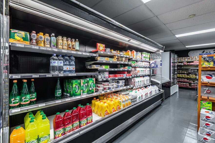 564 Du Progrès Ch, ChuteSaintPhilippe, QC J0W 1A0 General Retail